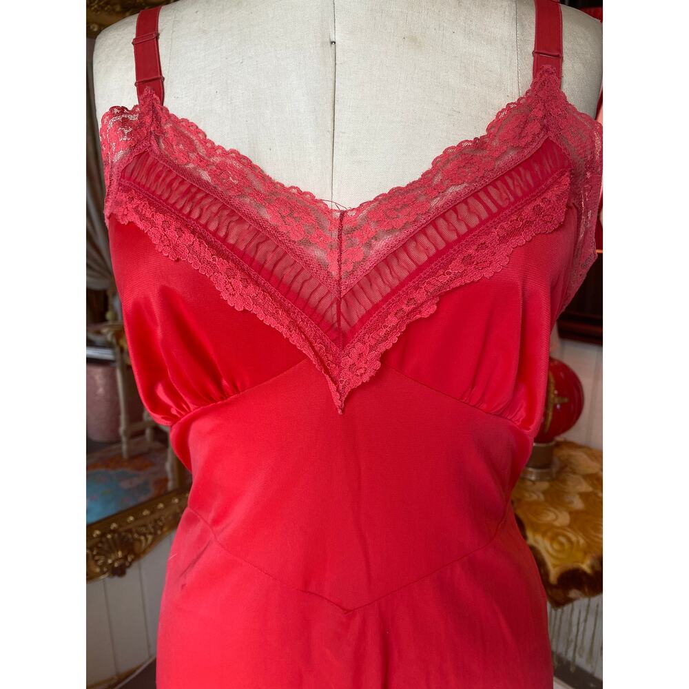 vintage 1950s red nylon slip 50s lingerie lace ruffled med 38 pin up boudoir - Picture 2 of 9